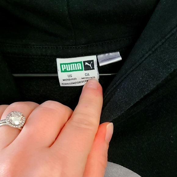 3/$20 Boys Black Puma Logo Hoodie Size Medium - Picture 3 of 4